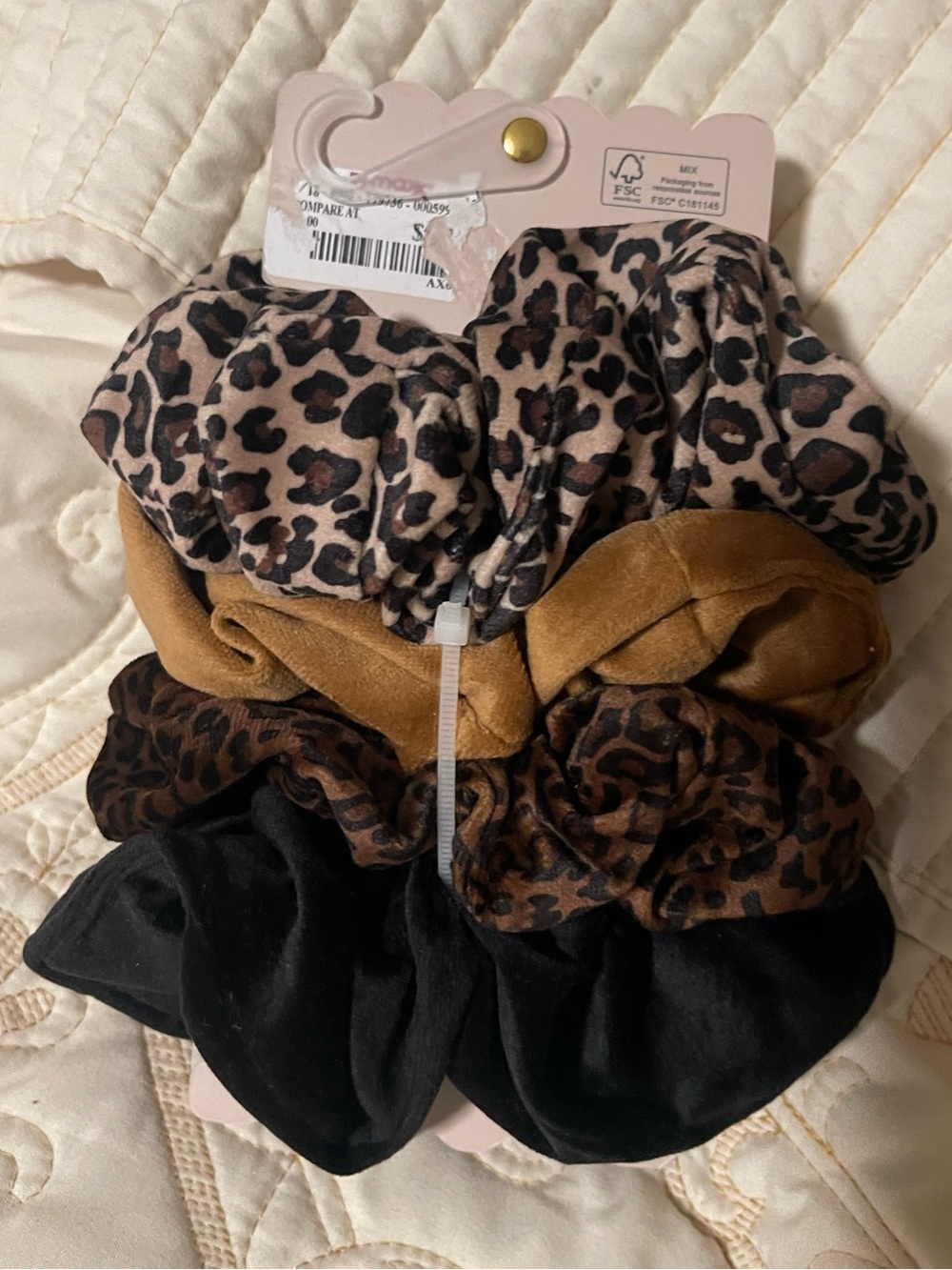 Sunday State - Leopard & Solid Scrunchie Set - Picture 2 of 2